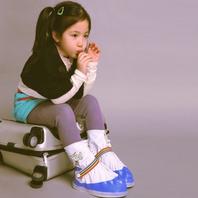 《JMALL》兒童版華麗時尚中筒防水/防雨鞋套(白/藍色)