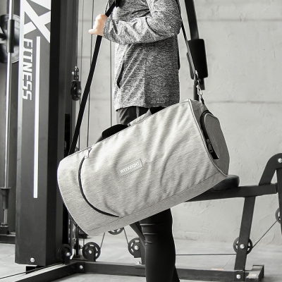 《WEEKEIGHT》圓筒運動型多功能乾濕分離設計手提肩背大型運動背包/旅行袋